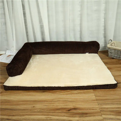 Cama con almohada en esquina